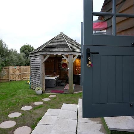 Romantic Retreat - Luxury Shepherds Hut + Hot Tub! Camborne Exterior foto