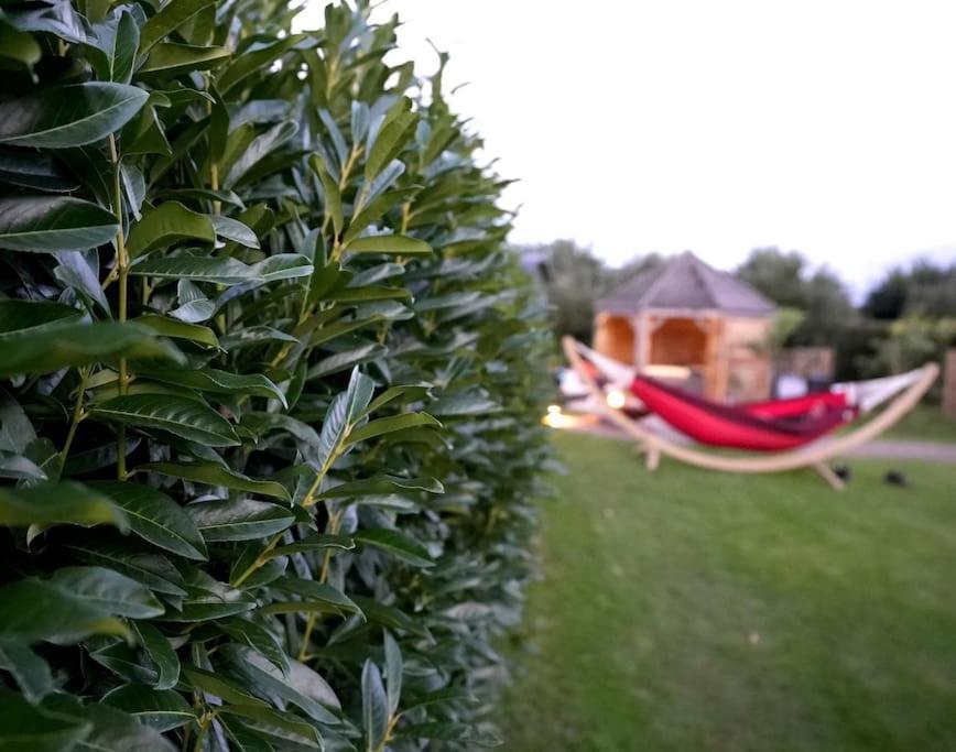 Romantic Retreat - Luxury Shepherds Hut + Hot Tub! Camborne Exterior foto