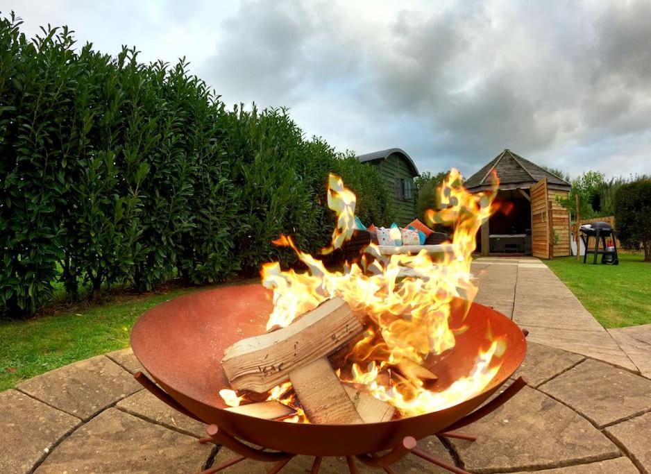 Romantic Retreat - Luxury Shepherds Hut + Hot Tub! Camborne Exterior foto
