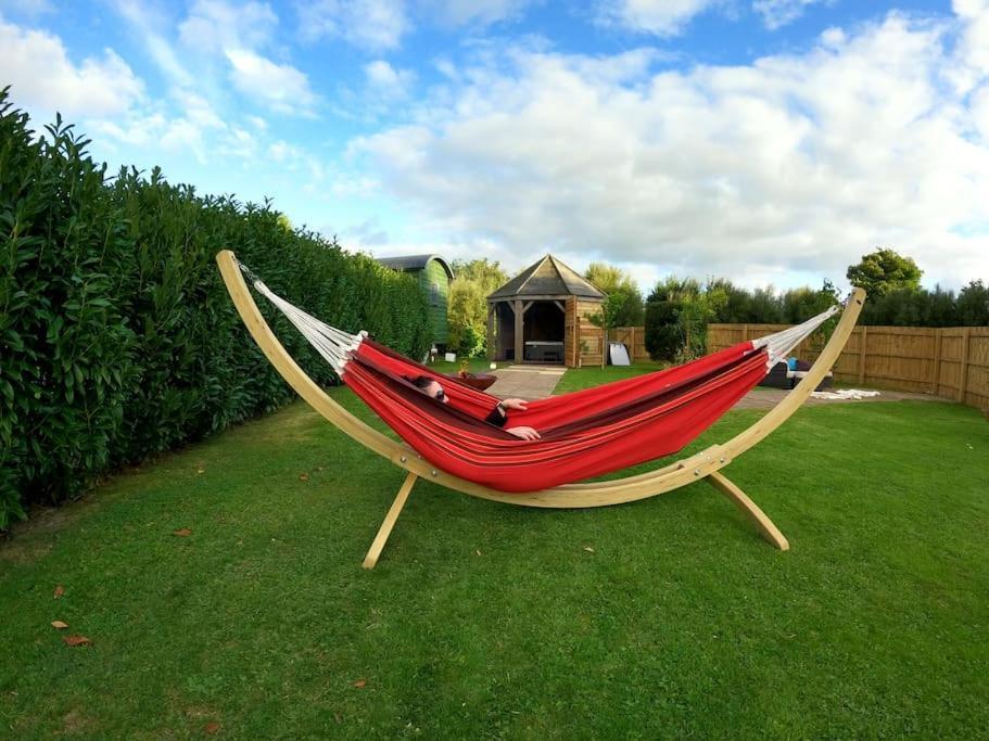Romantic Retreat - Luxury Shepherds Hut + Hot Tub! Camborne Exterior foto