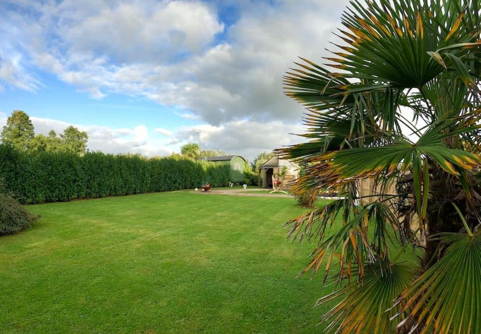 Romantic Retreat - Luxury Shepherds Hut + Hot Tub! Camborne Exterior foto